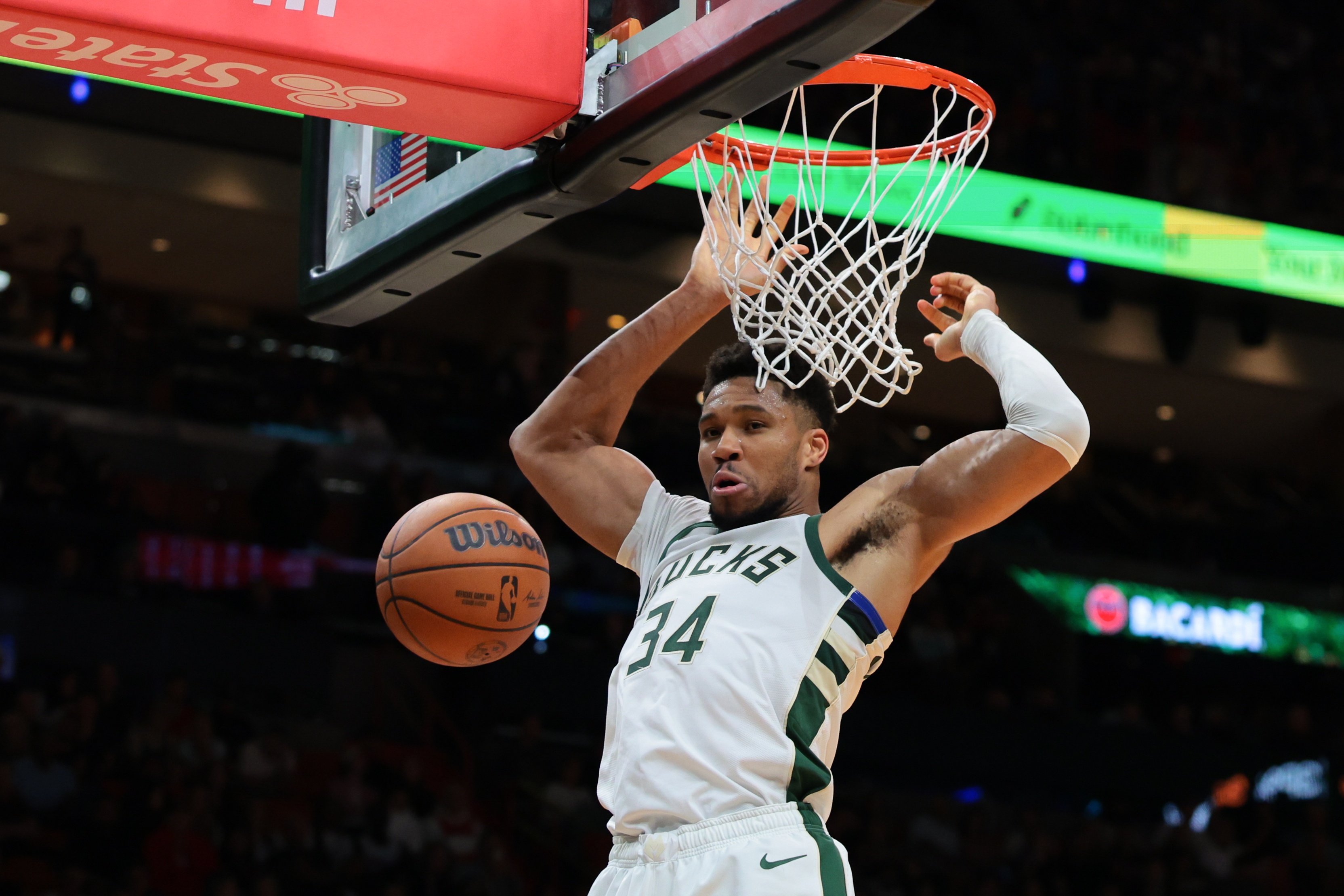 【特雷·杨】NBA彩经：卡位战掘金击败湖人 黄蜂客场蜇伤马刺 快船轻取国王(图1)