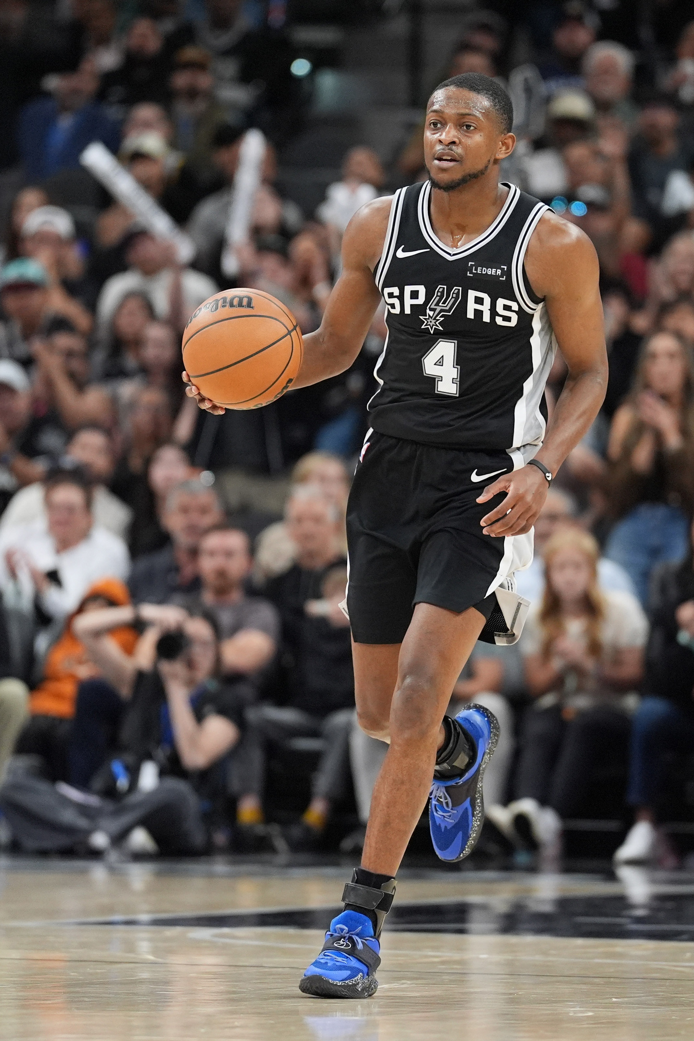  福克斯谈19胜2负：关键在于防守 赛季初我们就知道进攻不是问题