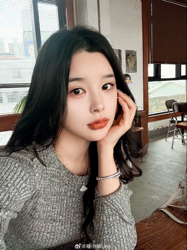 【万博电竞】糖小幽晒照：☺️好运绵绵