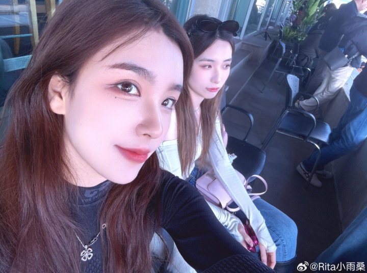 【万博电竞】LPL官方解说Rita分享F1现场返图:喵🐱