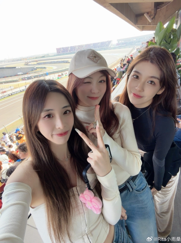LPL官方解说Rita分享F1现场返图：喵🐱