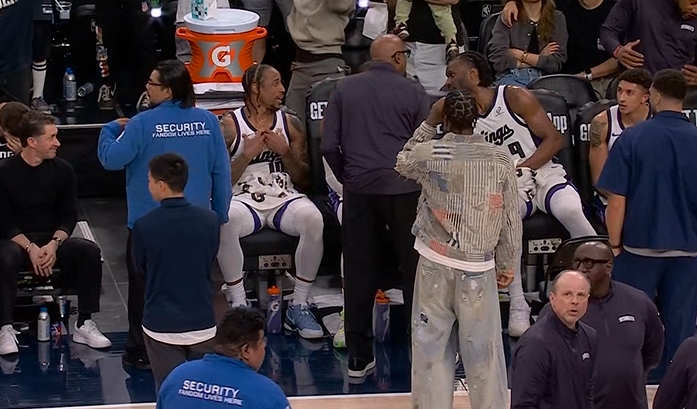 【热点追踪】德罗赞今日✨两次把小卡打回更衣室 第二次后者直接退赛了(图2)