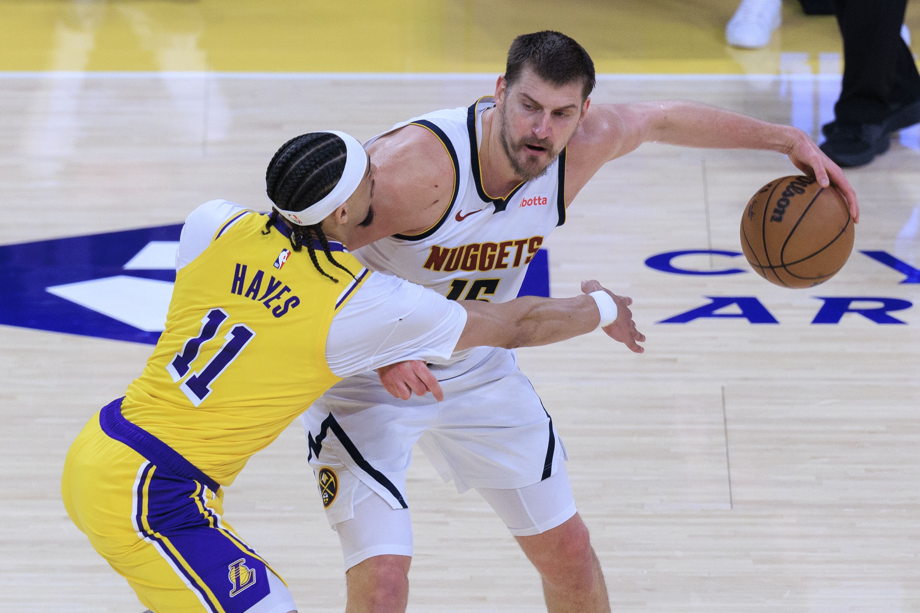 [约基奇]斯玛特：我们对约基奇采取了不同的防守方式 很多甚至是临场发挥(图1)