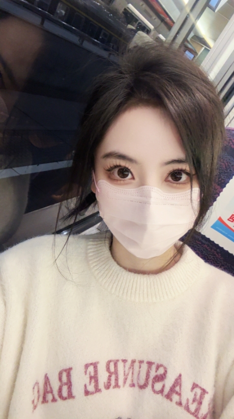 【万博电竞】解说鼓鼓晒照:到家惹!阴雨天好冷啊!!!🥶