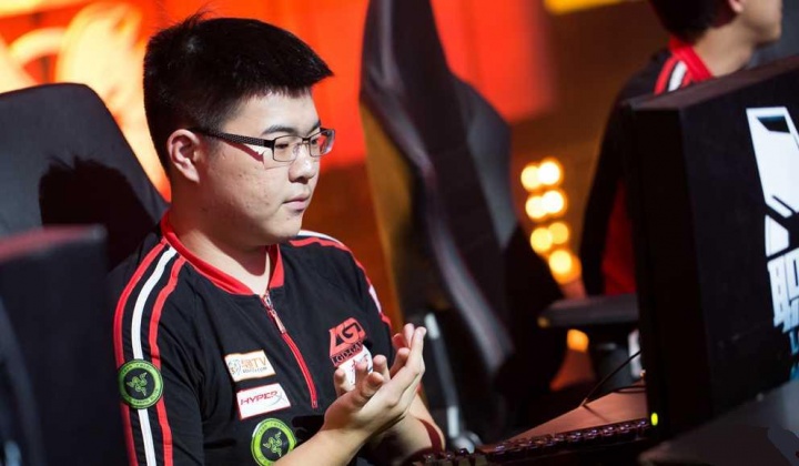 德州之夜？网友控诉韦神欠债：玩石头剪刀布一把最高10w，打牌欠了1000w！【球盟会】