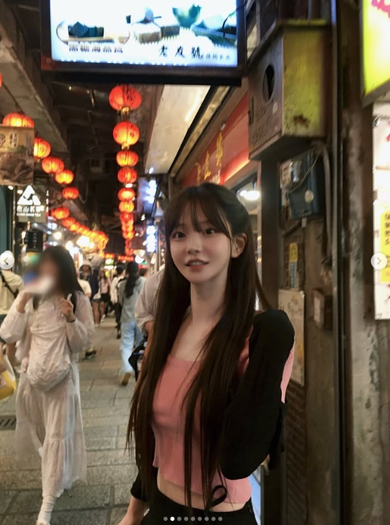 韩版《完蛋美女》演员mj晒照：跟诡秘一起逛夜市💗💗💗