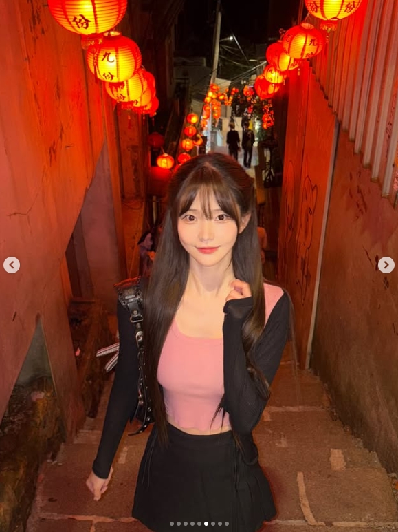 韩版《完蛋美女》演员mj晒照：跟诡秘一起逛夜市💗💗💗