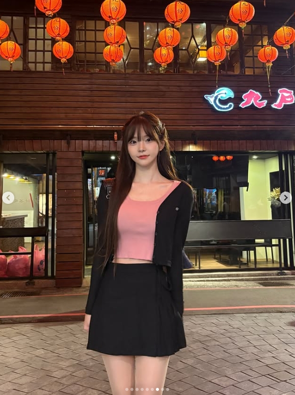 韩版《完蛋美女》演员mj晒照：跟诡秘一起逛夜市💗💗💗
