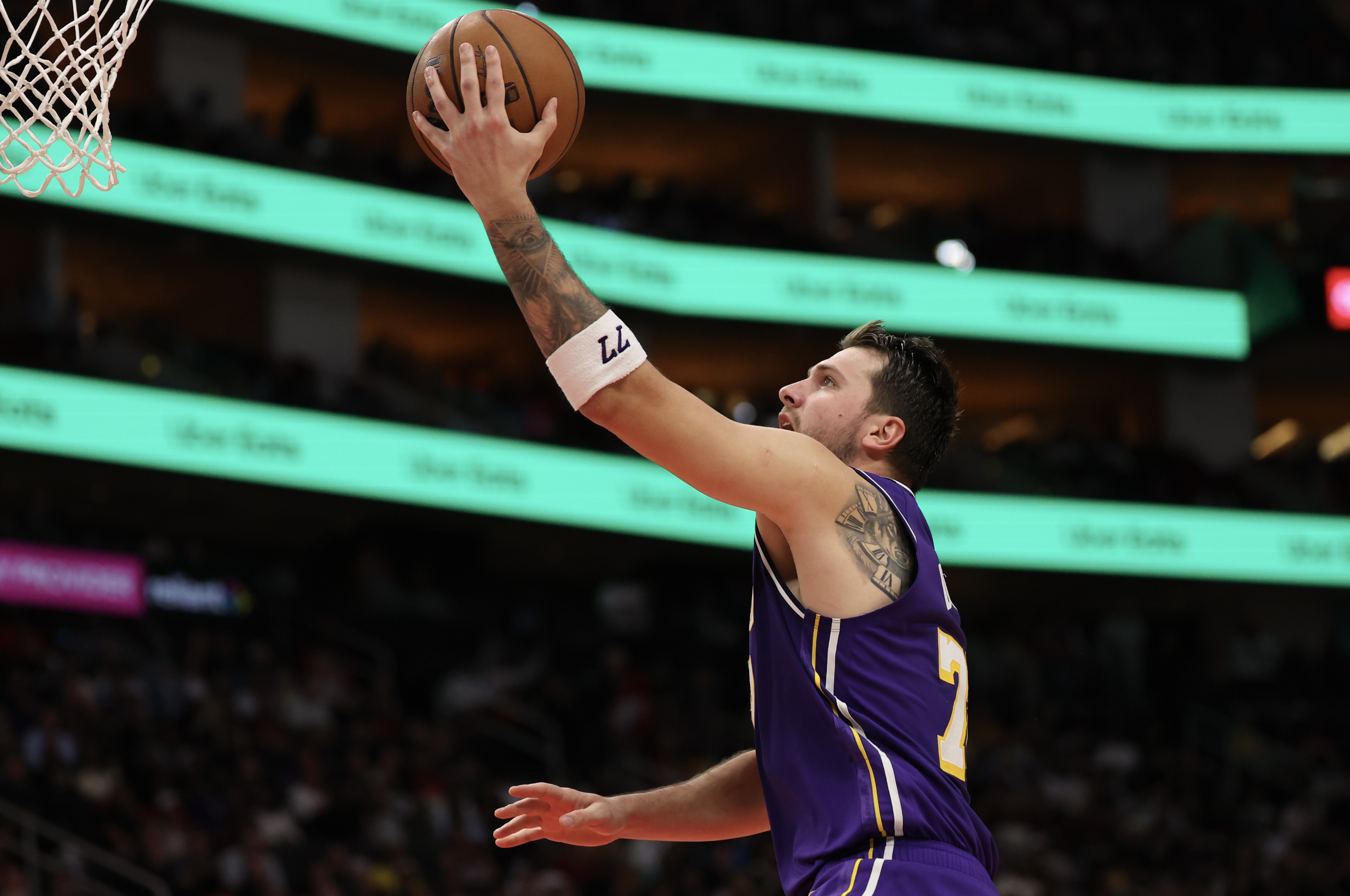 【最新赛报】东契奇谈7连胜：赢球让一切变得容易和有趣 赢球就能享受快乐(图1)