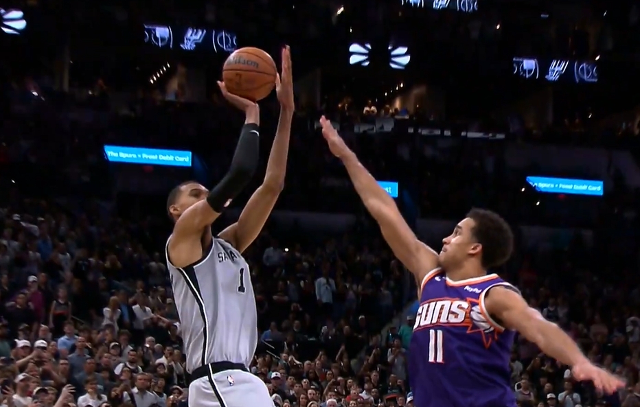 落后1分敢压时间！文班亚马连续晃动后运一步干拔后仰准绝杀太阳