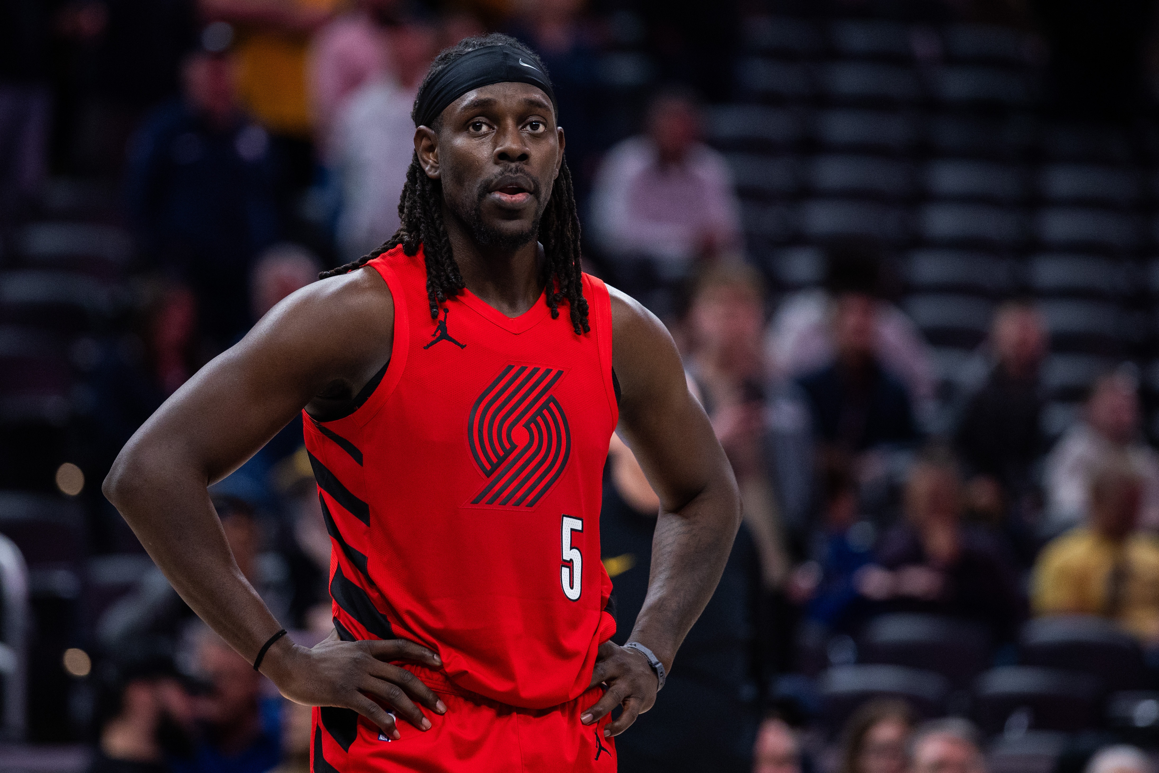 6个失误不应该！霍勒迪半场6中4拿下8分3板4助