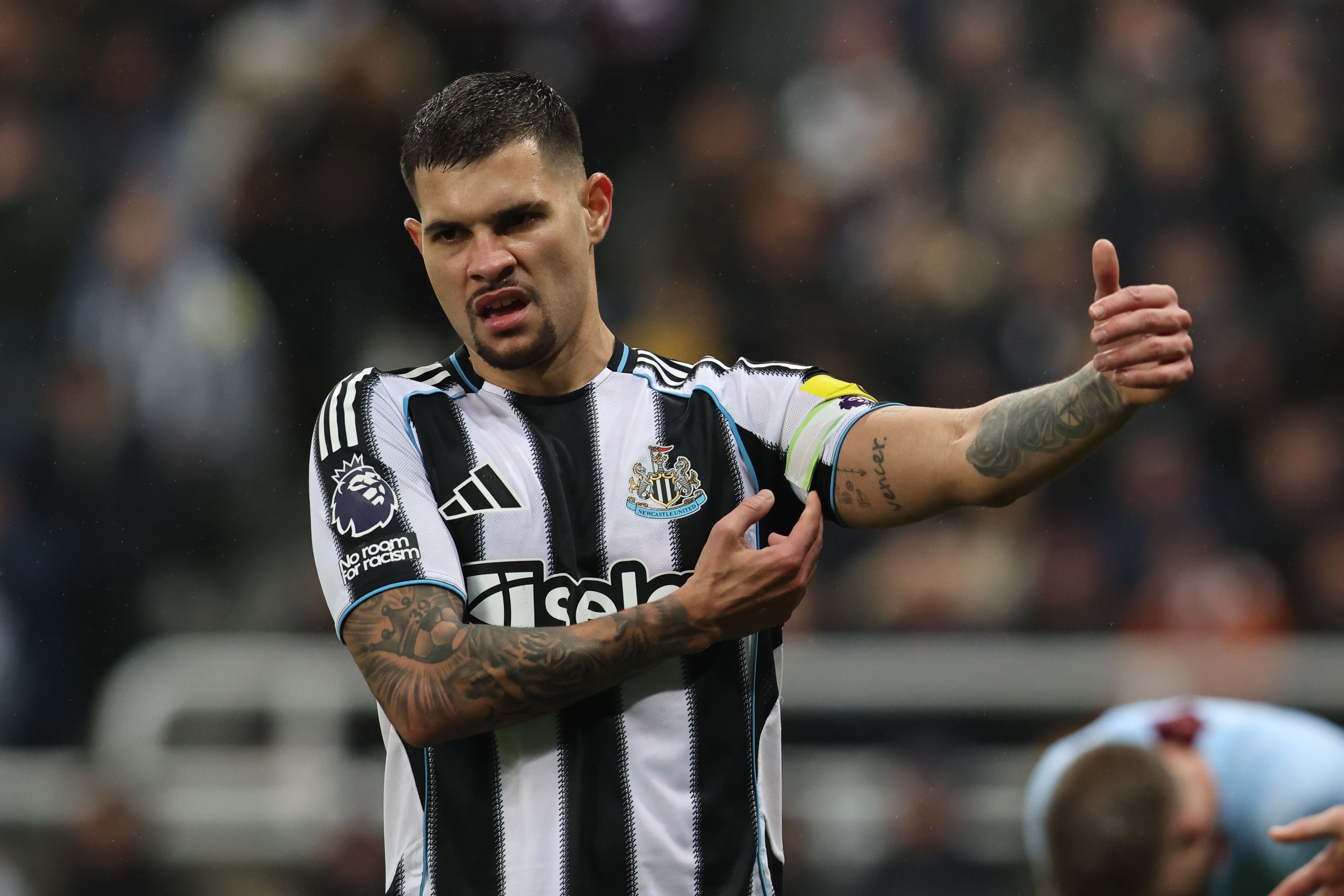 【体育资讯】身价7500万！罗马诺证实：曼联几周前与吉马良斯经纪人进行了会面(图1)