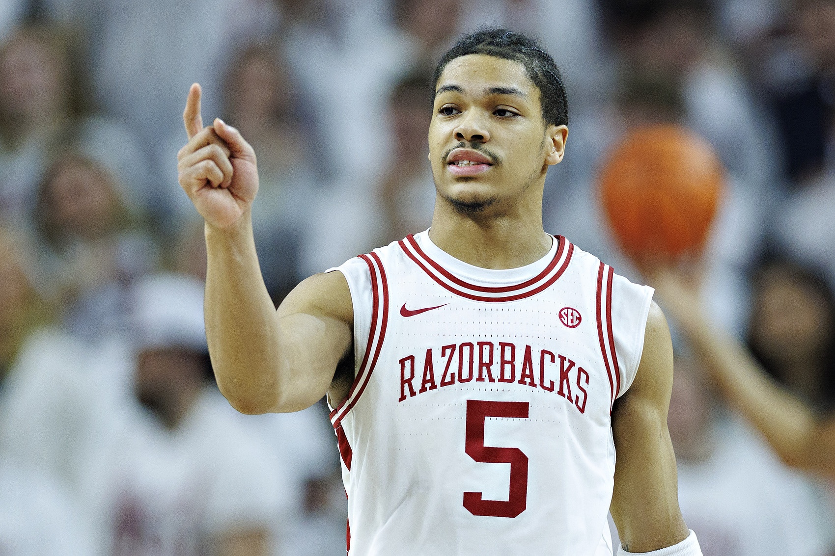 疯三2场轰60分！大一新星阿卡夫将拥有锐步签名鞋 创NCAA历史纪录