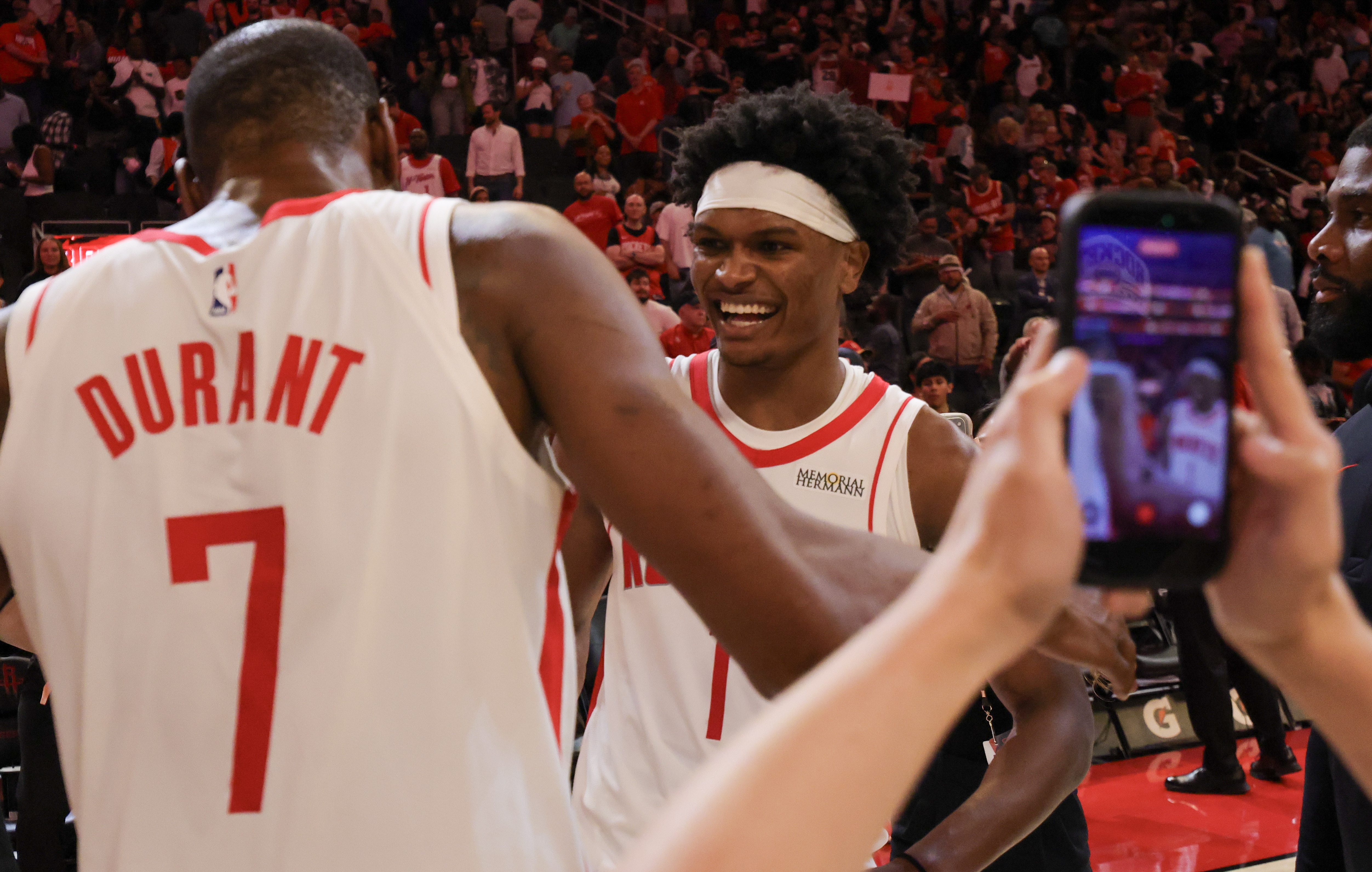 [体育头条]场均3前场板！阿门化身篮板狂魔 极大缓解了亚当斯伤后的内线压力(图1)