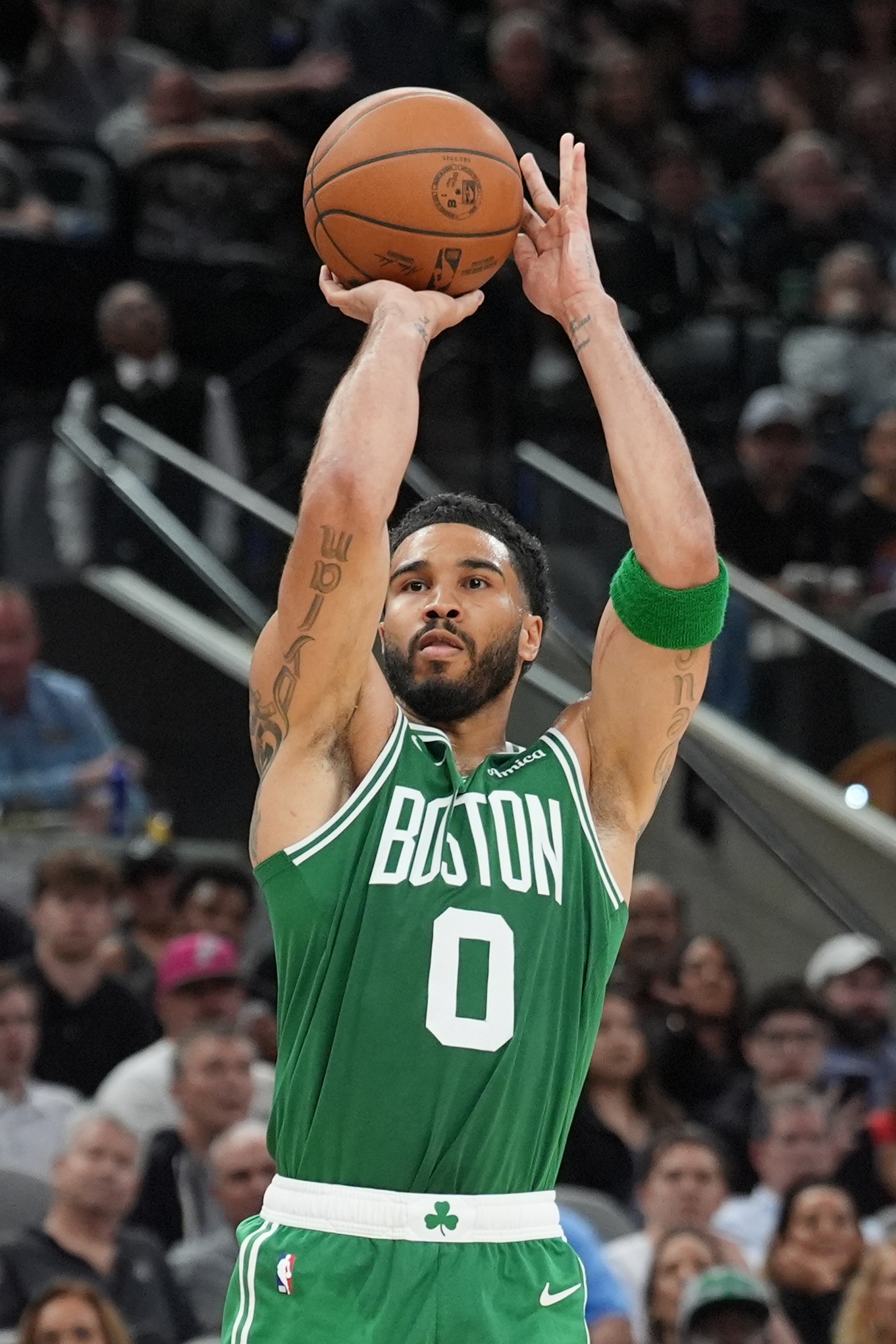 某东部助教:如果塔图姆能减少球权会更好 但我不认为这会发生