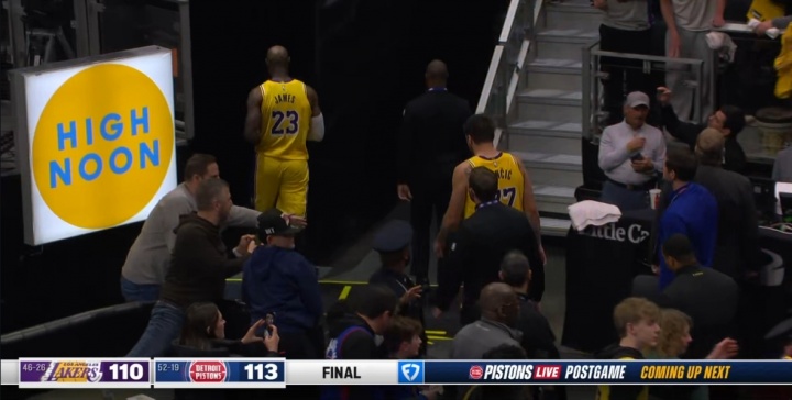 难受啊！东契奇绝平三分不中 詹姆斯&东契奇先后直接走向球员通道