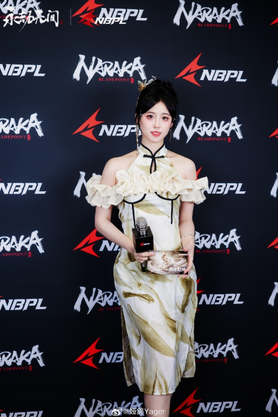 永劫无间美女主持娅鸽晒照：永劫女主持之 忘拿掉“定位发夹”版