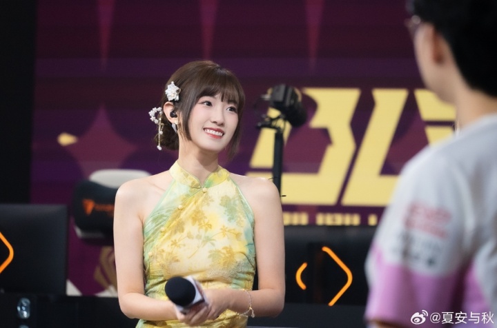 主持夏安晒照：圣保罗再见咯