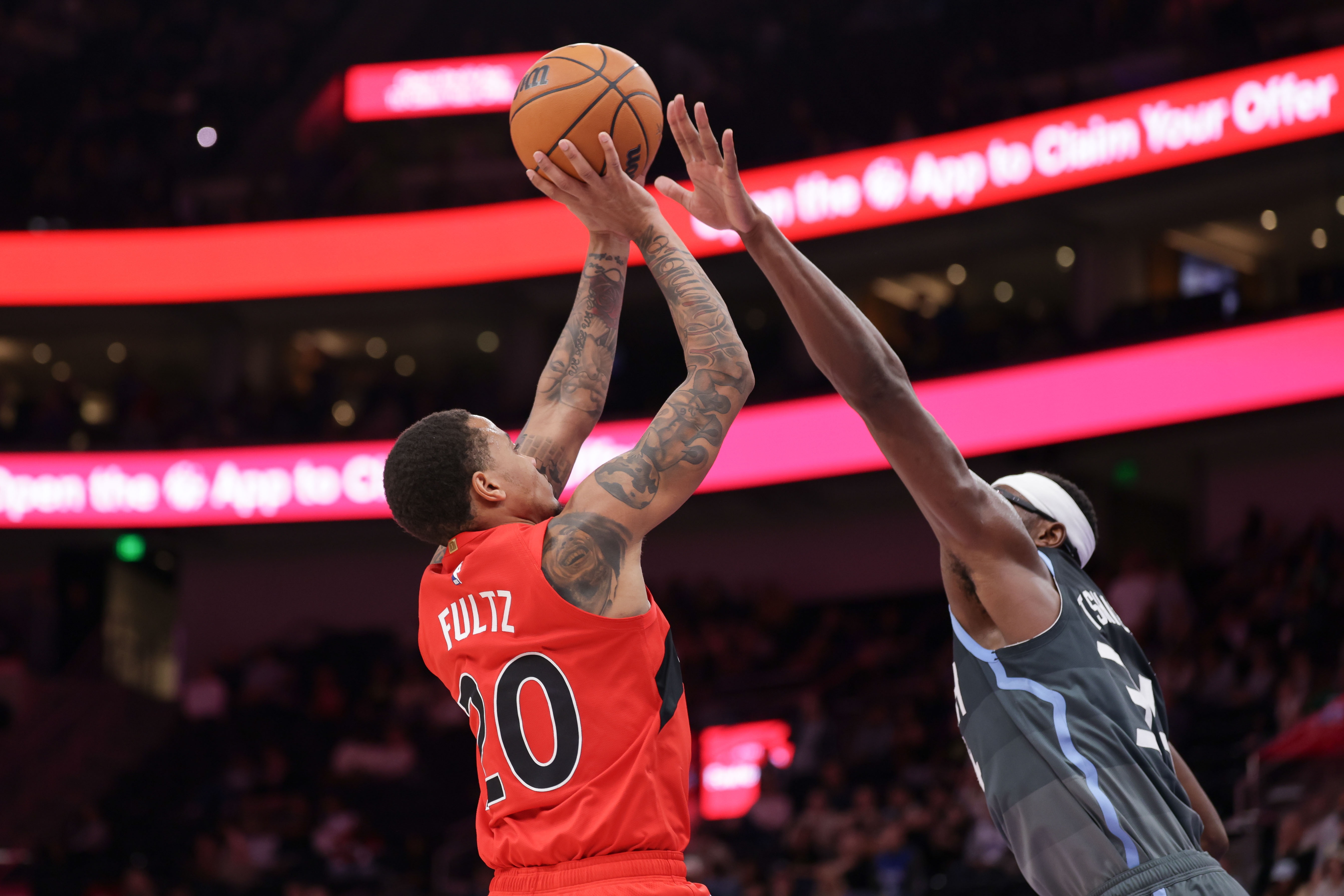 猛龙主帅：富尔茨很从容地带动进攻 对他的表现感到满意