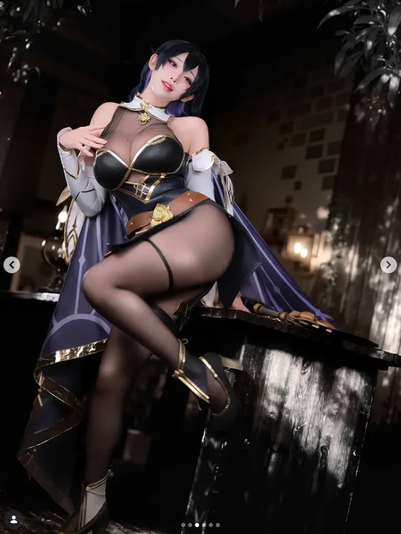 好显眼的痣🤤韩国Coser Yasal晒照：这身材谁看了不迷糊！