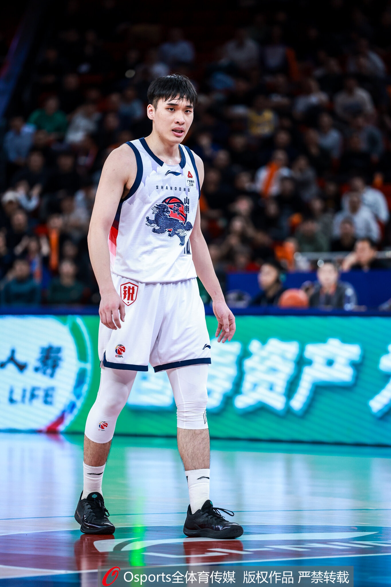 鲁媒：山东男篮今天出发前往上海 4名外援领衔 谢智杰和王证随队