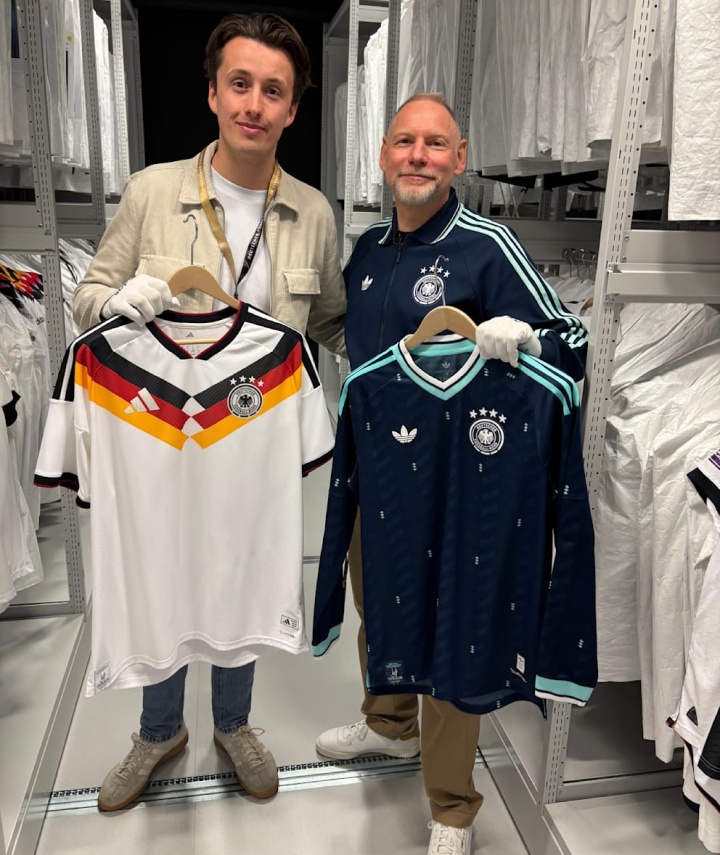 【有道理嘛?】阿迪最后一舞！首席设计师谈德国客场球衣：灵感来源过去的训练服(图1)