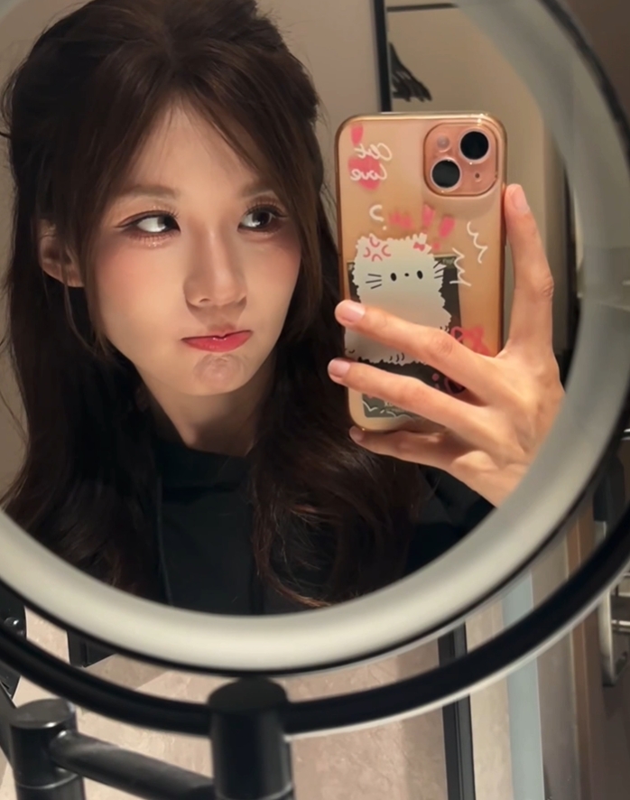 【蜗牛电竞】解说瞳夕晒照:Hi你好