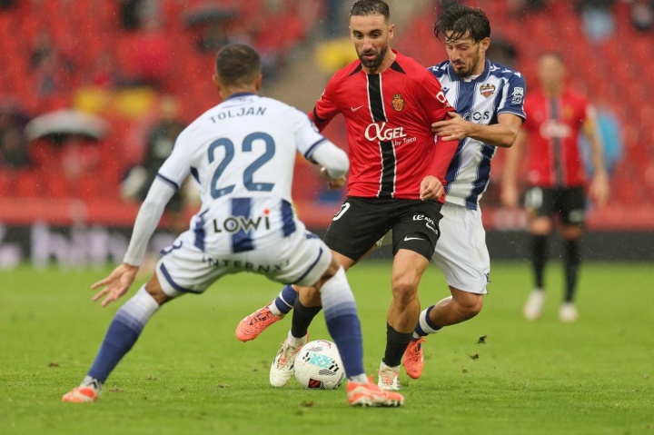 [球迷报道]西甲联赛仅剩两个月收官，多重悬念等待揭晓(图3)