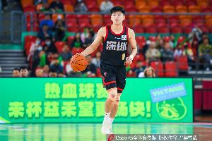 远投有谱还能串联！容子峰7中4&3记三分拿下13分7助攻