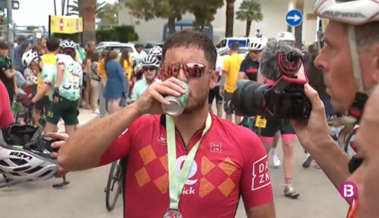 开始健身！阿扎尔完成225公里自行车骑行赛，奖励自己一瓶啤酒