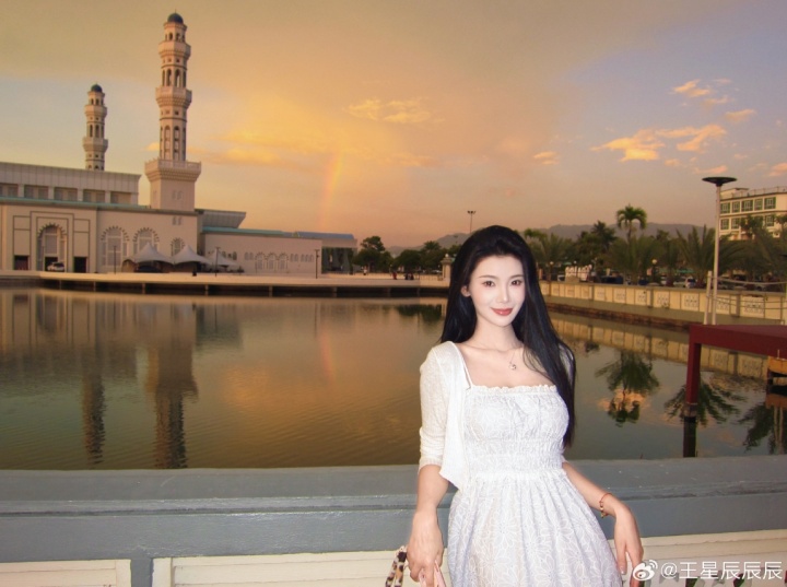 爱妈妈！🤤《完蛋美女》浩浩妈饰演者王星辰晒照：与我与甜豆宝儿🌊