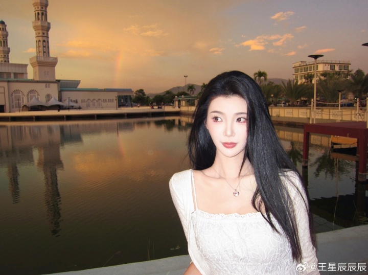 爱妈妈！🤤《完蛋美女》浩浩妈饰演者王星辰晒照：与我与甜豆宝儿🌊