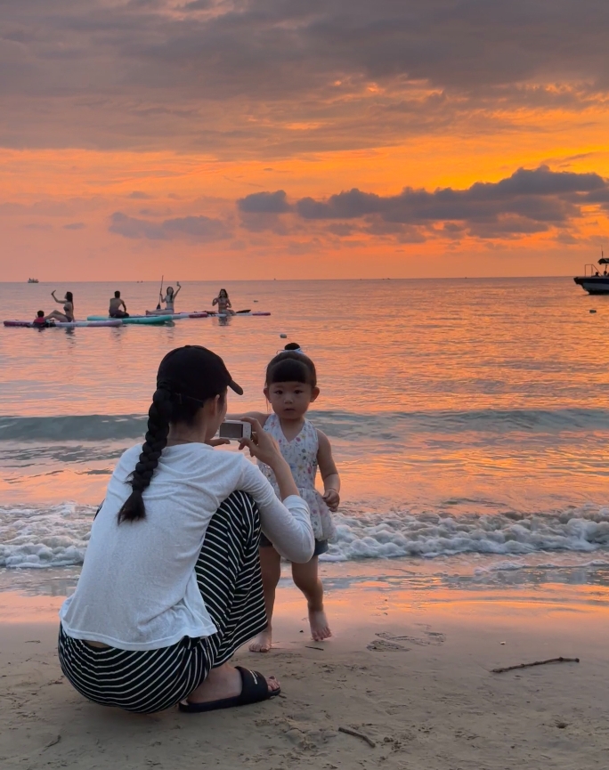 爱妈妈！🤤《完蛋美女》浩浩妈饰演者王星辰晒照：与我与甜豆宝儿🌊