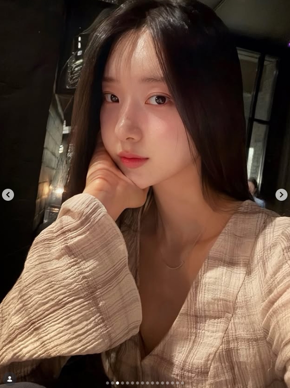 依旧热爱分享生活🤤《剑星》体模申才恩晒照:久违的烛光晚餐🤠🍽️🖤