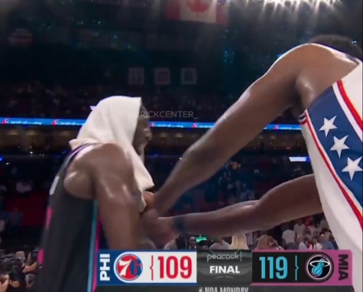  好兄弟打你怎么了？恩比德&热巴赛后热聊掐喉 前者：我根本没犯规