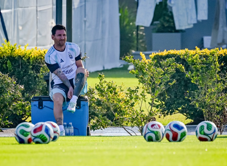 【球迷报道】告别？阿根廷摄影师：这可能是梅西最后一次在阿根廷训练基地训练(图2)