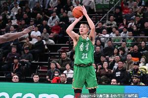 三分还挺稳！吴昌泽半场6中4&三分4中2 拿到10分2板1助