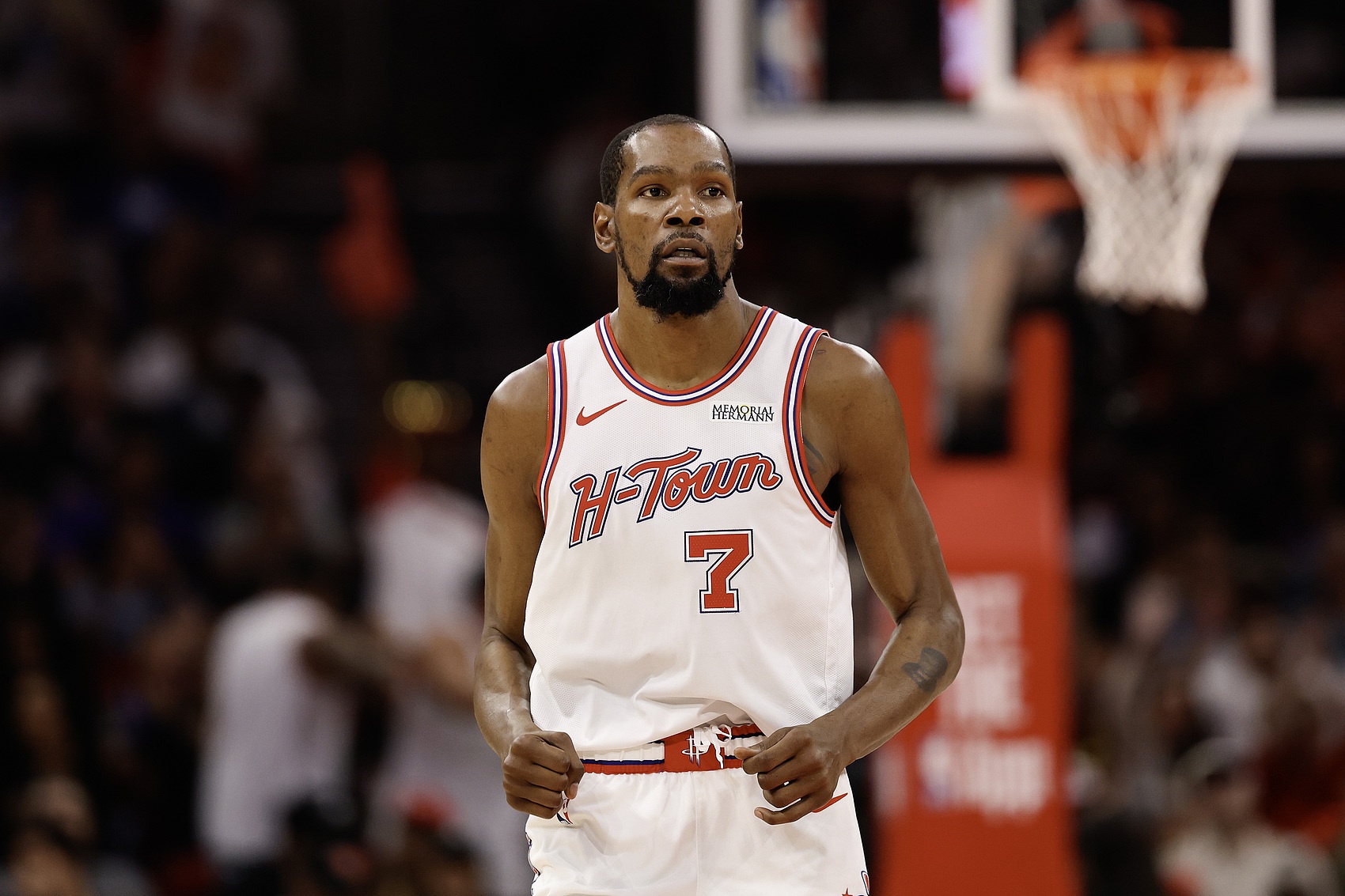 【体育报道】啃老！37岁KD本季至今仅缺席3场 总出场时间联盟第2 场均时间第3(图1)