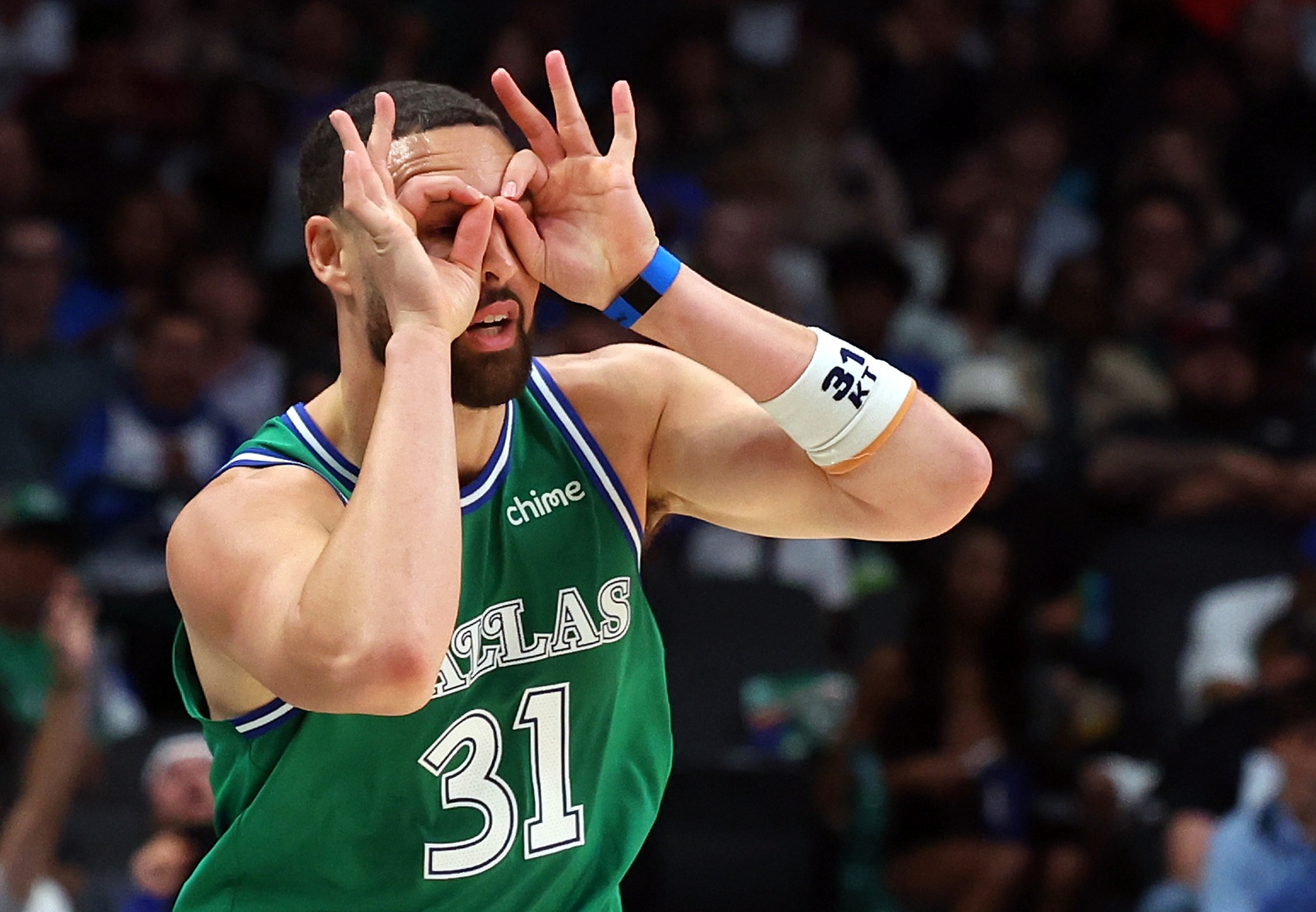 [体育头条]还会继续吗？克莱还剩最后一年1746万 休赛期最高可续4年1.1亿(图1)