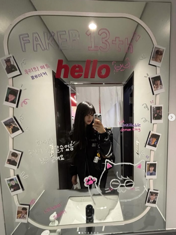 T1女粉丝晒照：打卡了大头贴和T1海底捞联名