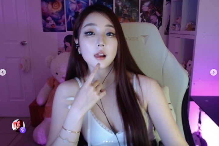 解说Kitty晒照：当你凝视深渊的时候，深渊也在凝视你！