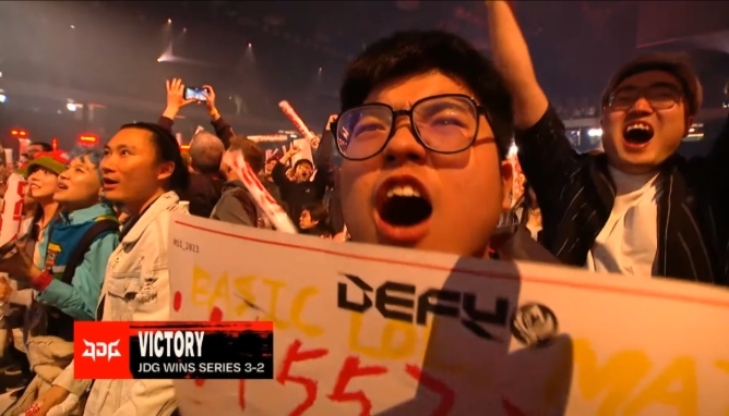 【万博电竞】双标？吧友们如何评价粉丝贴脸输出1557，而TES却不许其他粉丝说0-22？