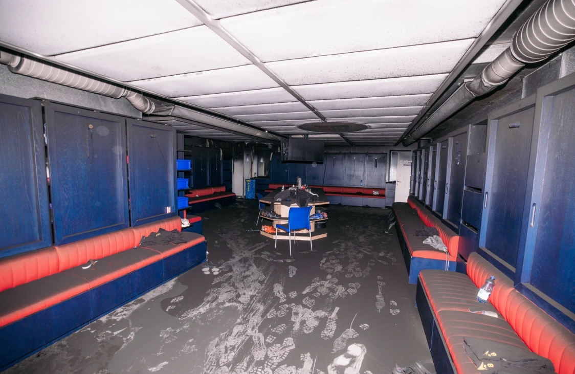 [第一观察]巴塞尔官方晒小木屋区域火灾受损情况⚽：更衣室、理疗区等区域受损(图3)