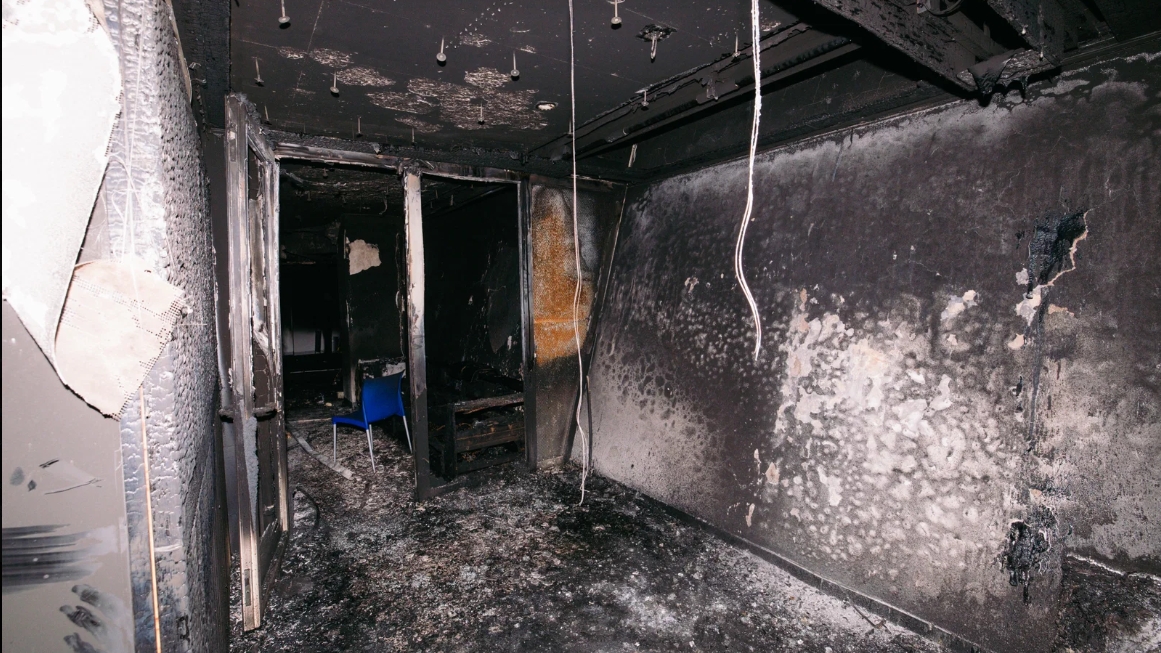 [第一观察]巴塞尔官方晒小木屋区域火灾受损情况⚽：更衣室、理疗区等区域受损(图6)