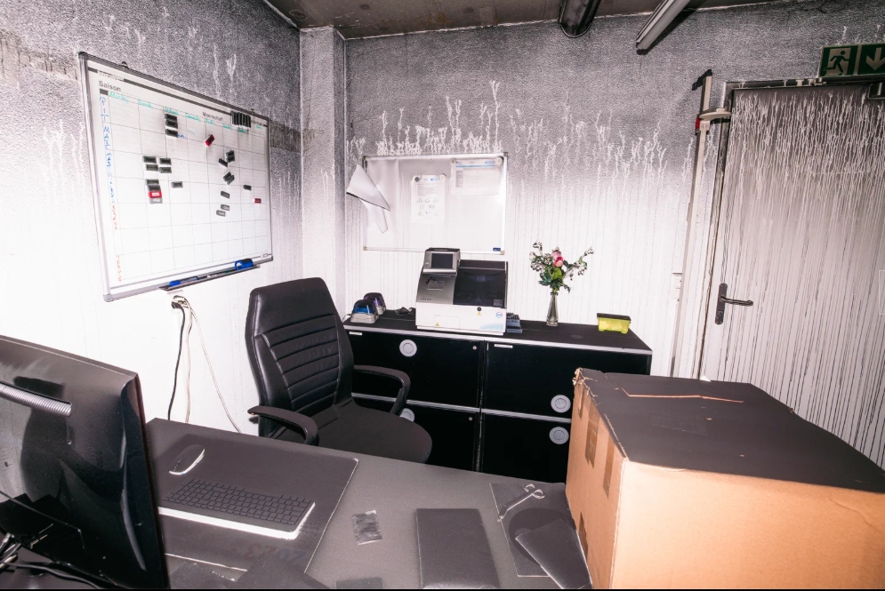 [第一观察]巴塞尔官方晒小木屋区域火灾受损情况⚽：更衣室、理疗区等区域受损(图7)