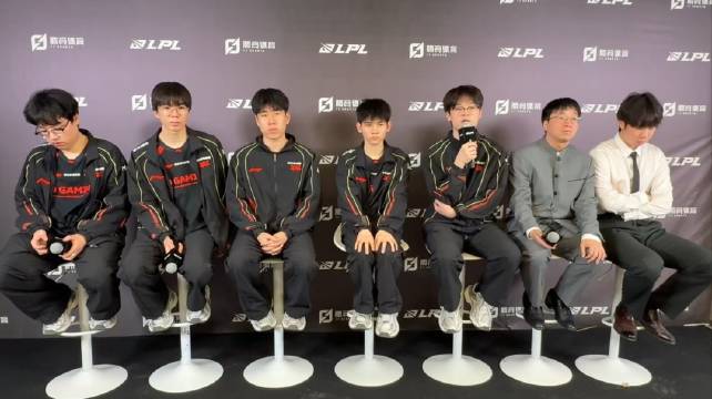 Vampire：赛前也想到他们是主打下路的队伍 我们自己下路发挥的不好吧