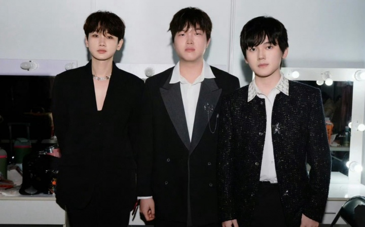 要个微信很难吗？网友翻出Bin、JKL与汪苏泷的合照