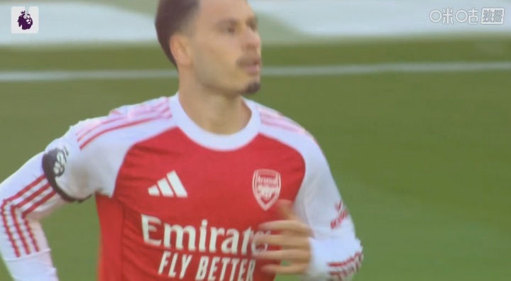 阿森纳半场换人，马丁内利登场换下马杜埃凯