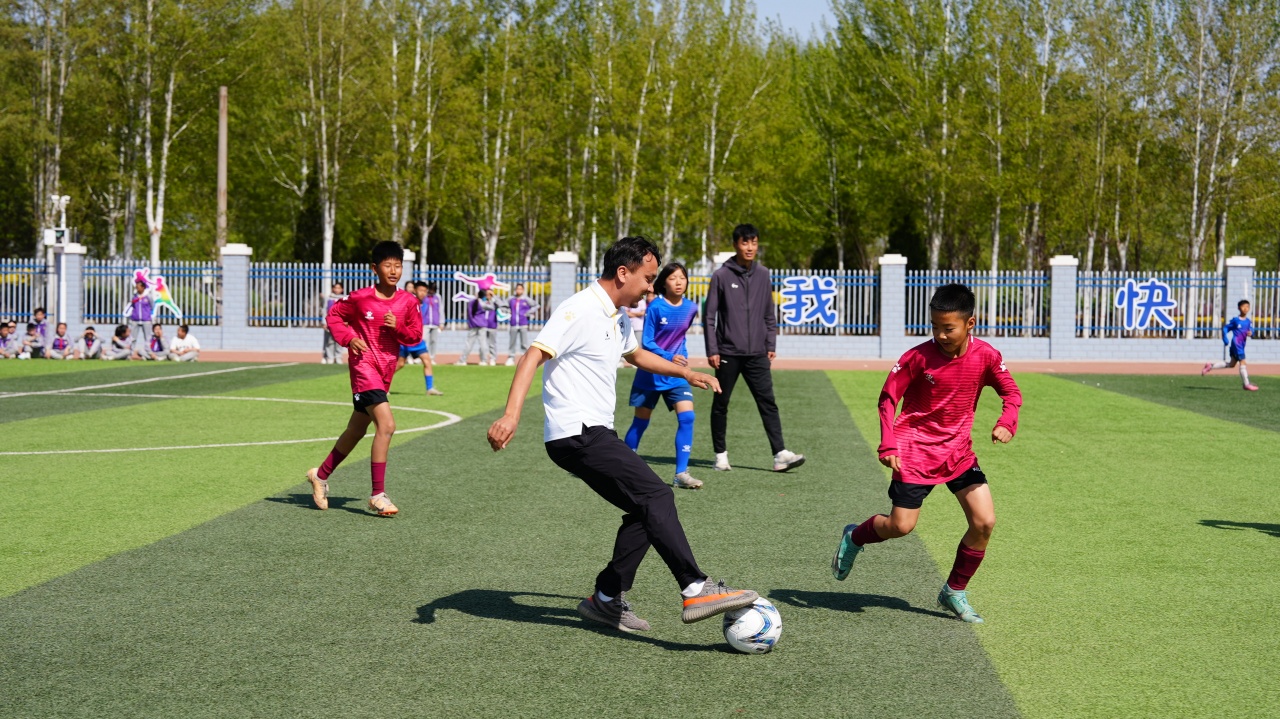 【有道理嘛?】直播吧助力足协杯种子计划走进宁夏平罗 足球火种点亮西北校园(图4)