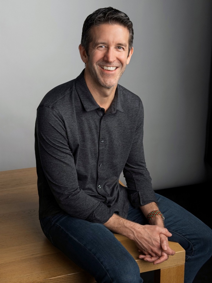 苹果官宣换帅！约翰特努斯9月份接替库克，出任公司历史第三位CEO